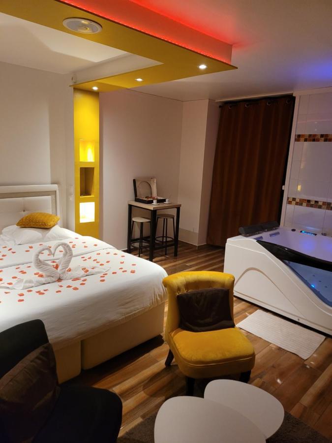 Spa Celyna Appartement Avec Jacuzzi Privatif Лион Экстерьер фото